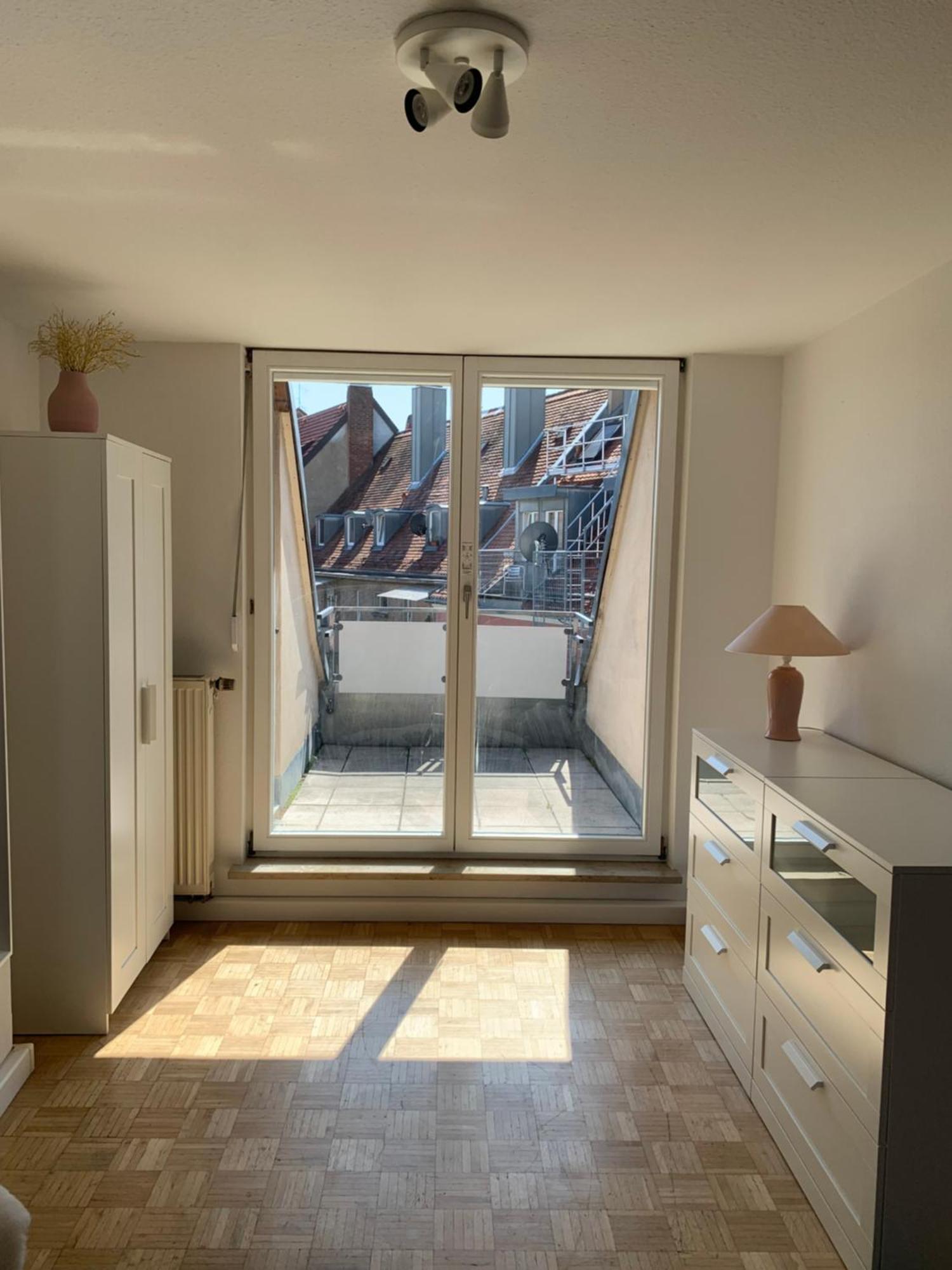 Spacious And Quiet Old Town Apartment *